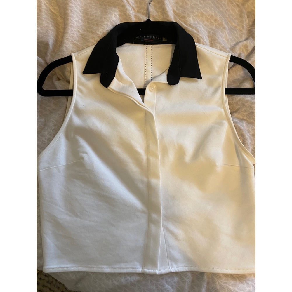 A+O employed crop top